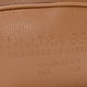 Bandolera Nador Cierre Decorativo Con Bolsillo Frontal Xxcm Caramel