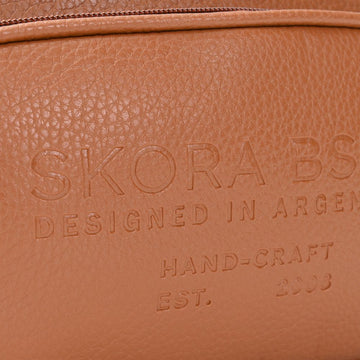 Elegancia y Funcionalidad: Bandolera Nador Sienna.