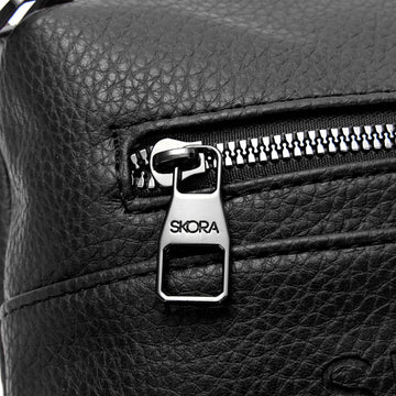 Bandolera Nador: Elegancia y Funcionalidad en Negro.