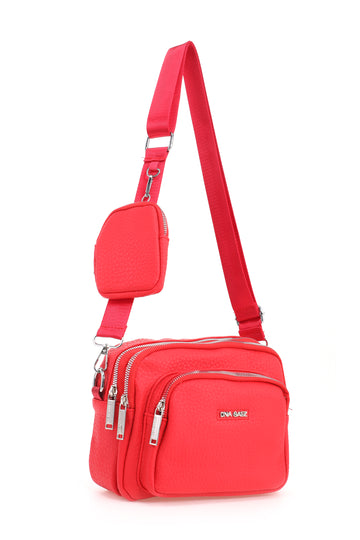 Bandolera Urbana Roja con Estilo Moderno