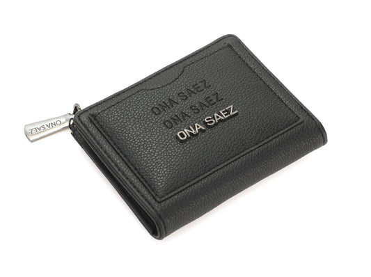Foto de Elegancia y Funcionalidad: Billetera de Dama Ona Saez
